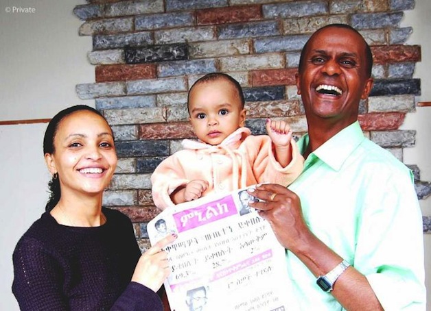Eskinder Nega con la moglie e il figlio