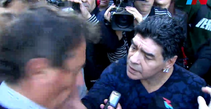 Diego Armando Maradona schiaffeggia il giornalista 