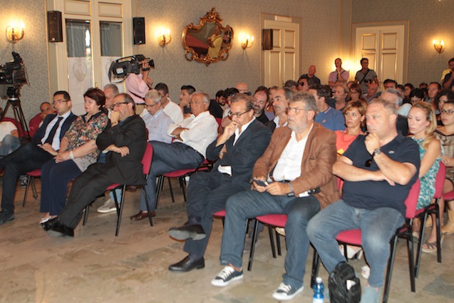 La platea del salone delle Feste del Comune di Polistena