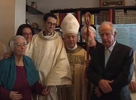 Don Salvatore Mellone con il vescovo e la famiglia