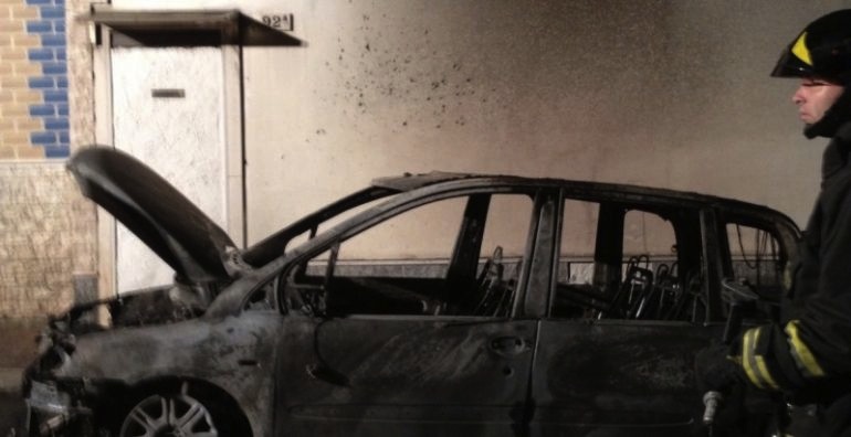 La Fiat Multipla di Gennaro Tedesco distrutta dalle fiamme