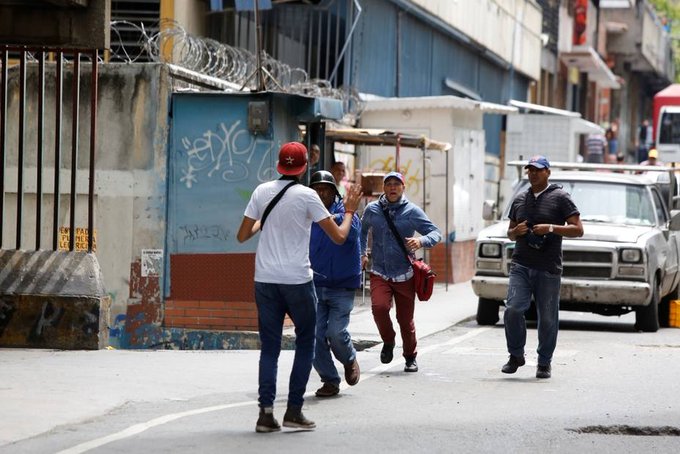 Almeno sedici cronisti sono stati aggrediti nel centro della capitale venezuelana