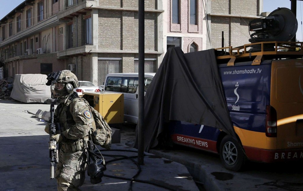 La sede di Shamsad Tv pochi istanti dopo l’attacco dell’Isis